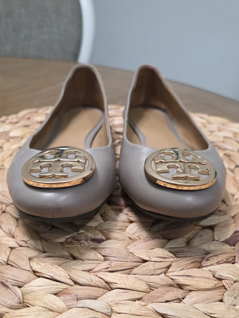 Tory Burch Benton 2 Leather Ballet Flats French Gray Gold Logo Size 6